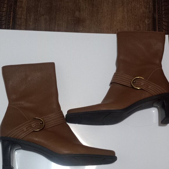 Vintage Etienne Aigner Cognac Brown Leather Booties Womens 9.5 Medium Side Zippe - Picture 3 of 7